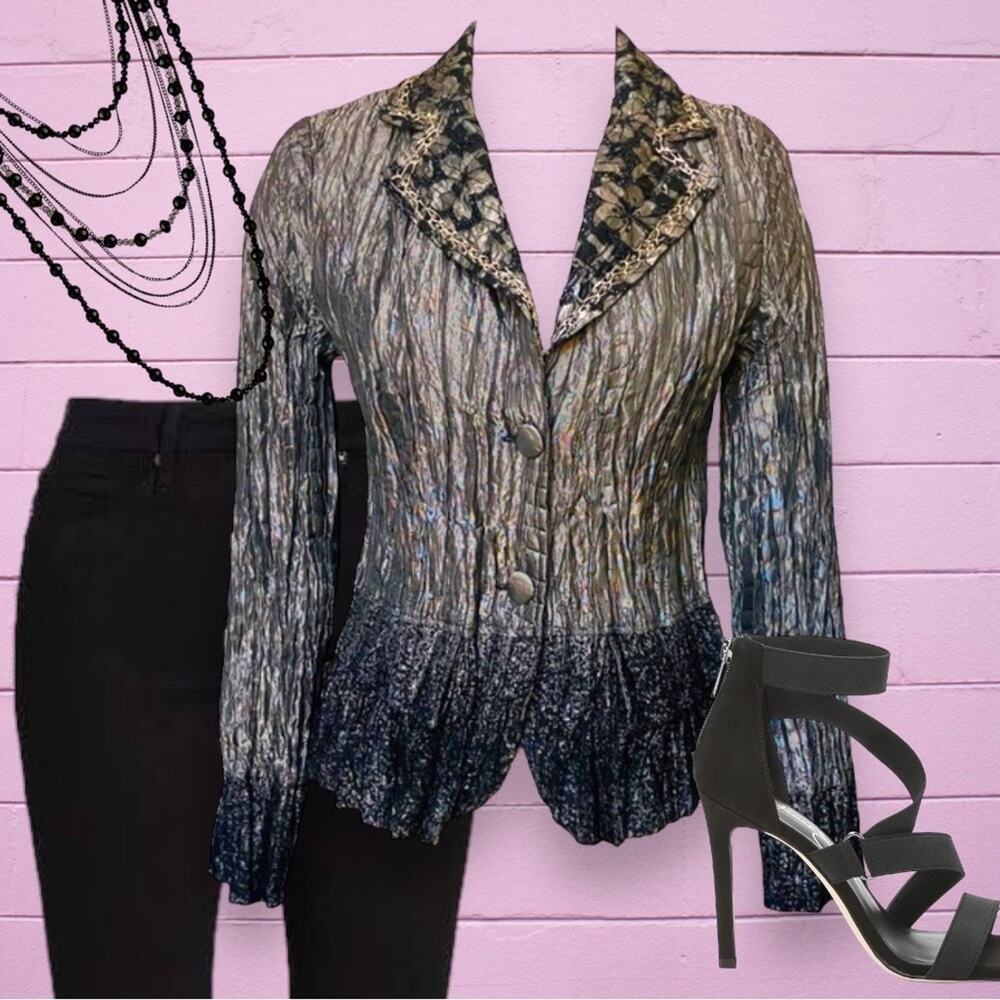 Crinkle Crepe Ombré Blazer EUC Hugging Kisses Crinkle Metal Goth